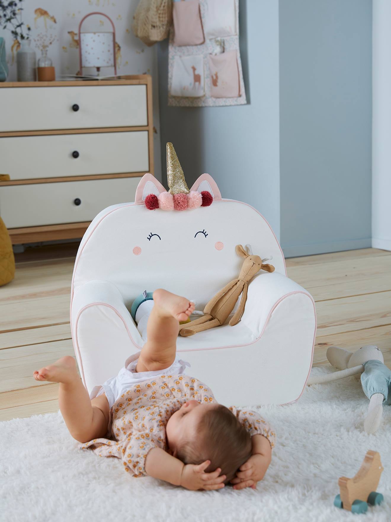 Unicorn Foam Armchair white