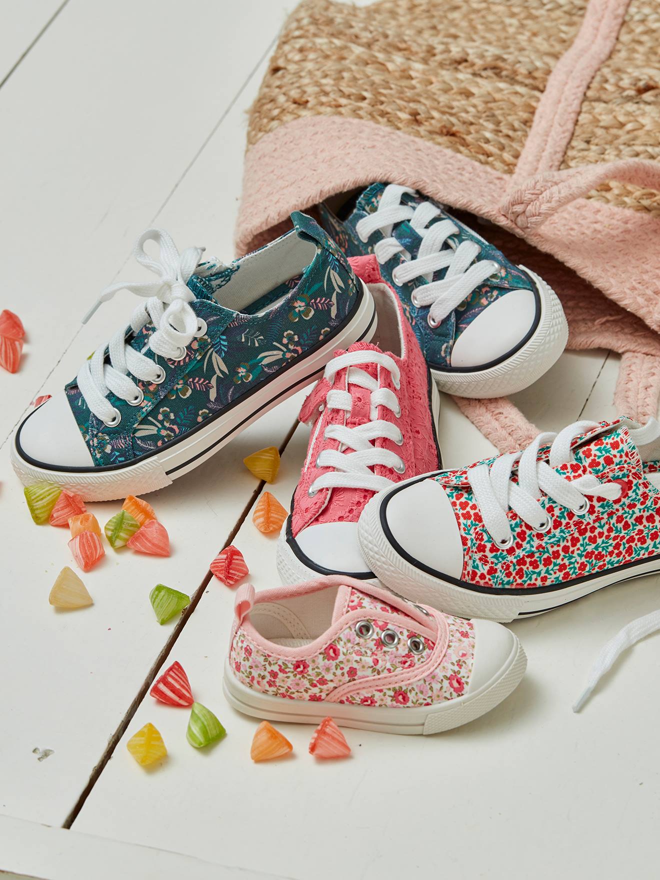 Red girls deals converse shoes