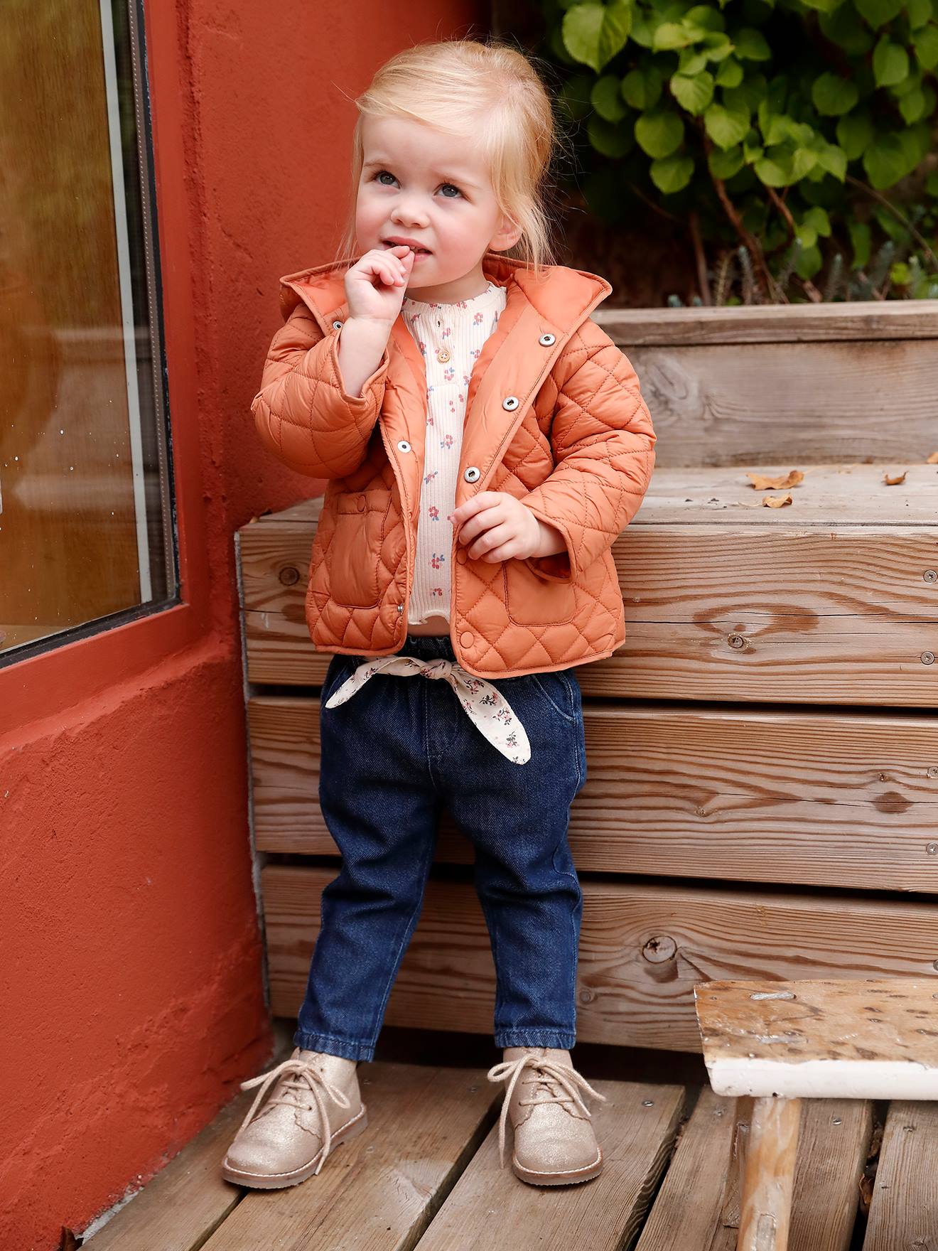 Light orange outlet jacket