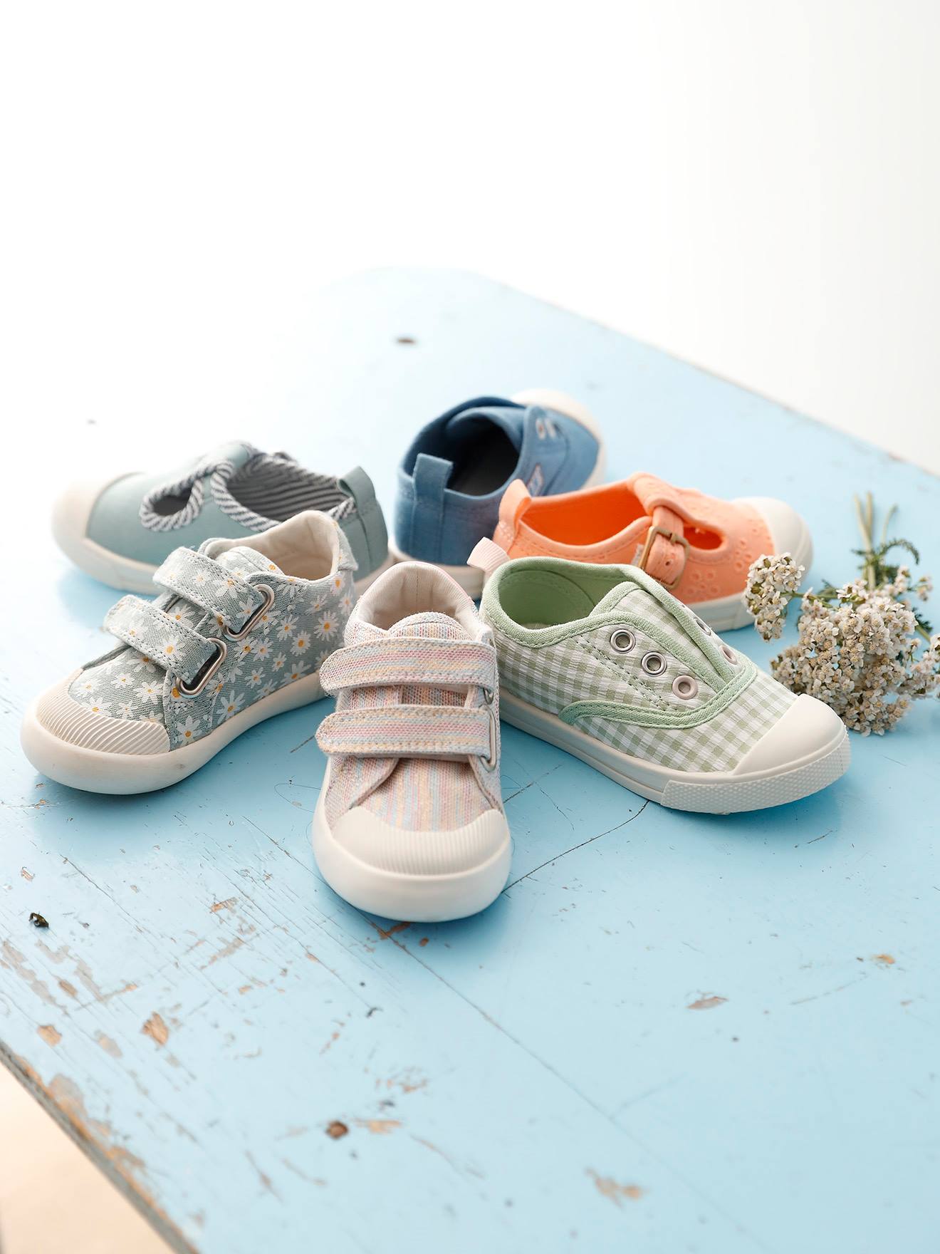 Baby girl white store canvas shoes