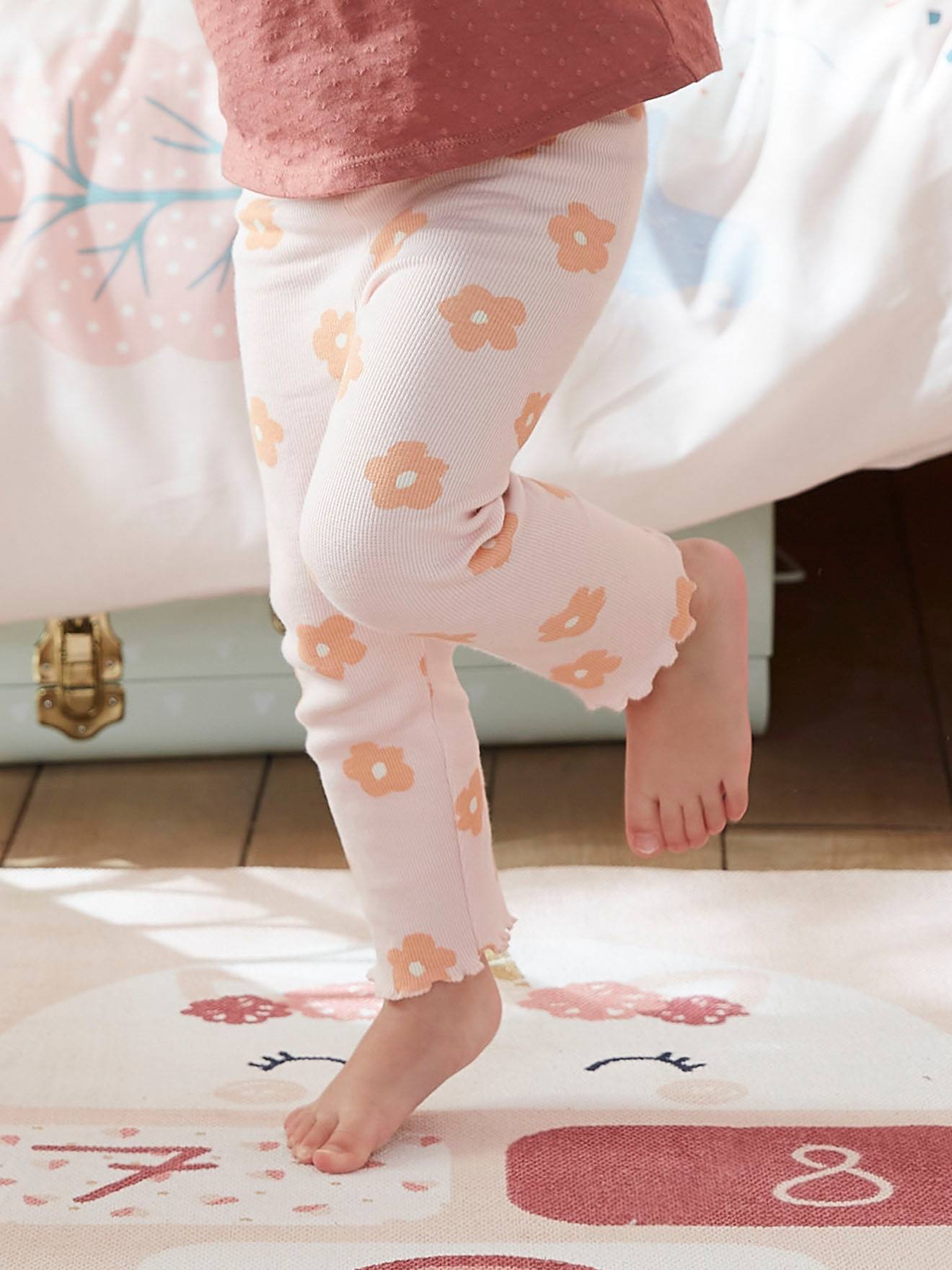 Girls spotty clearance leggings