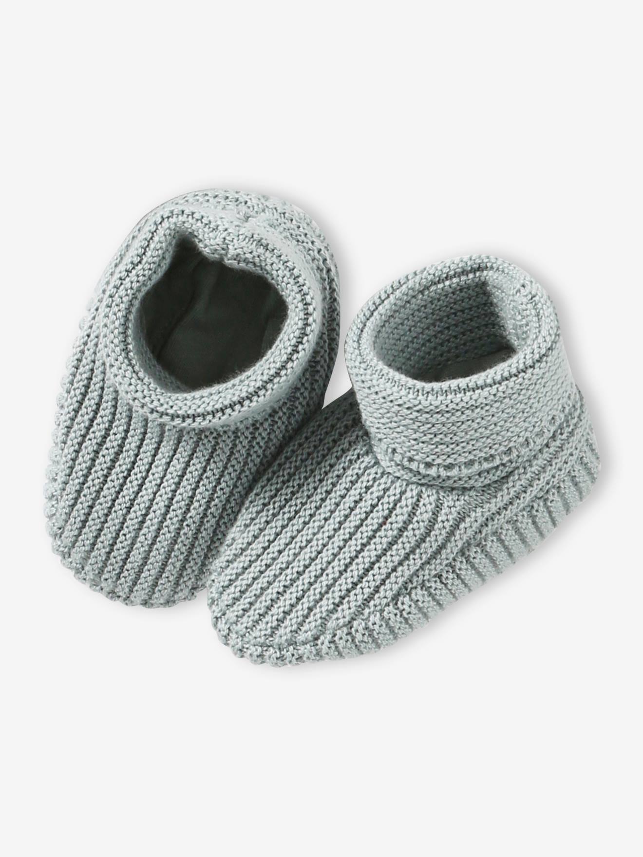 Newborn baby store mittens and booties