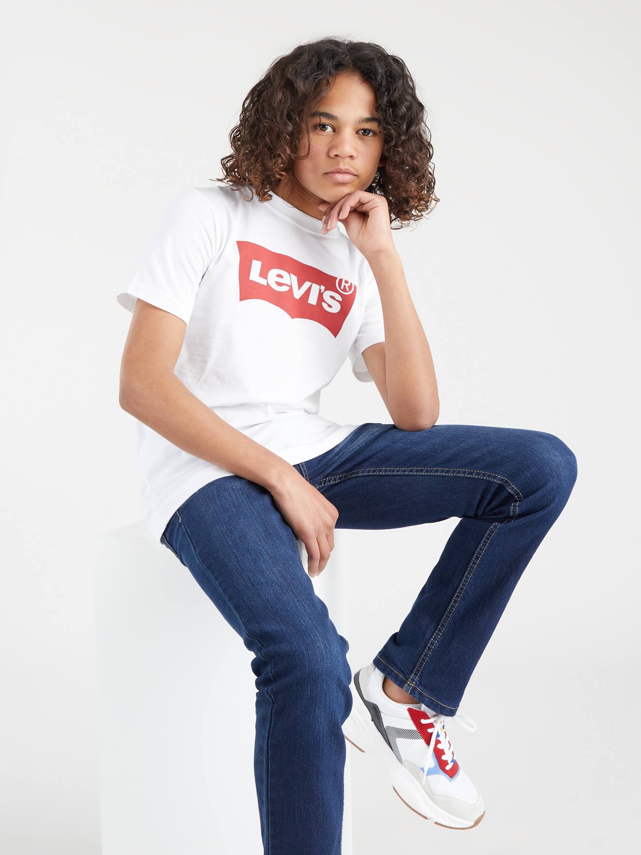 Levi's t hotsell shirt white red