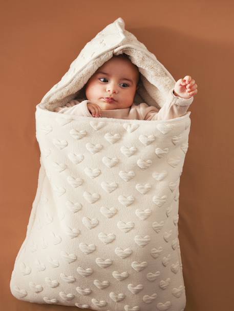 Baby Nest with Jacquard Heart Motif beige 