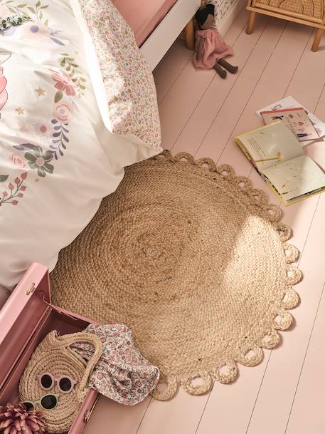 Jute round rug with a scalloped edge beige 